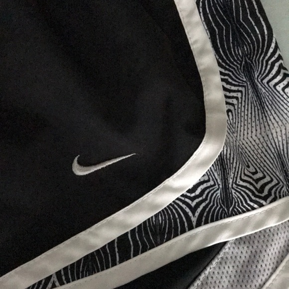 Nike running shorts - Picture 3 of 4
